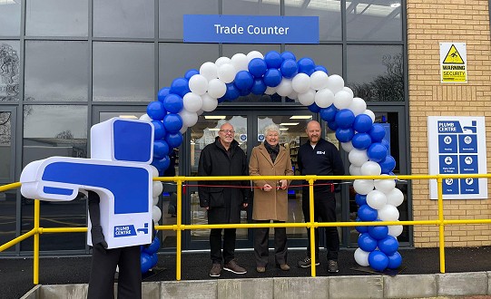 Mayor of Doncaster officially opens new Plumb Centre branch